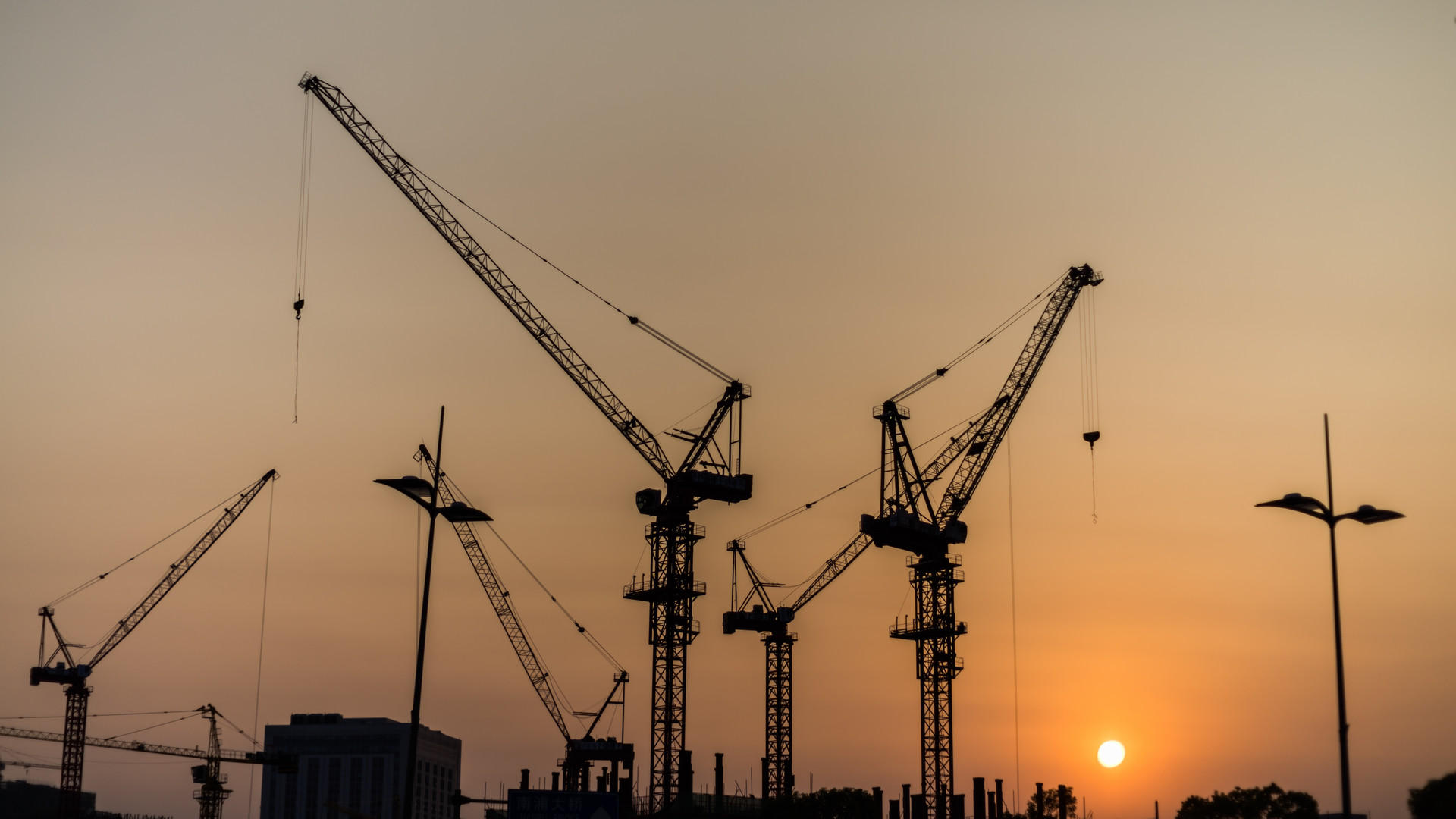 起重機(jī)械設(shè)備介紹、分類、養(yǎng)護(hù)問題匯總